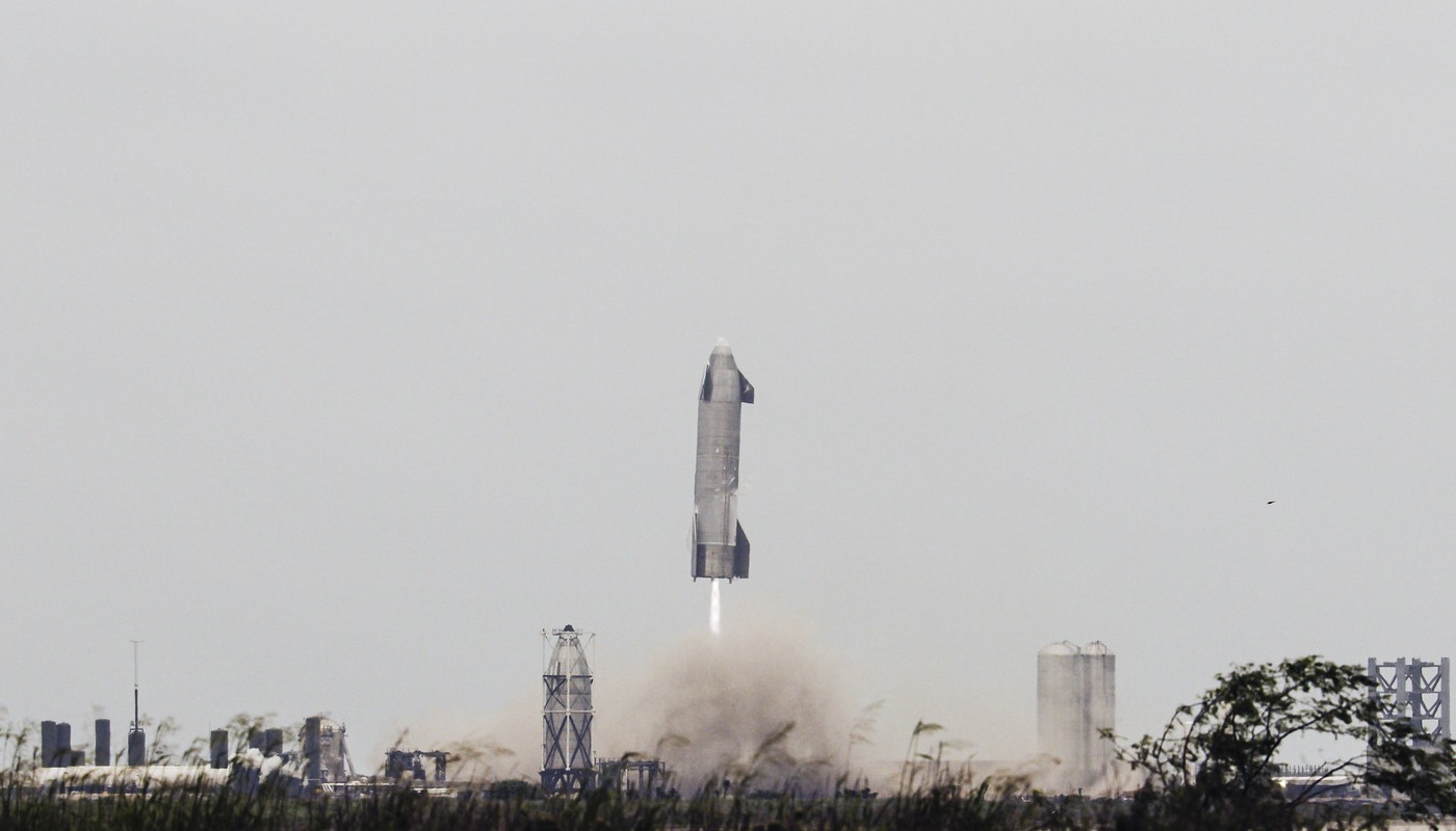 SN15 on its landing burn over Boca Chica, May 2021 — the first ship that walked away.